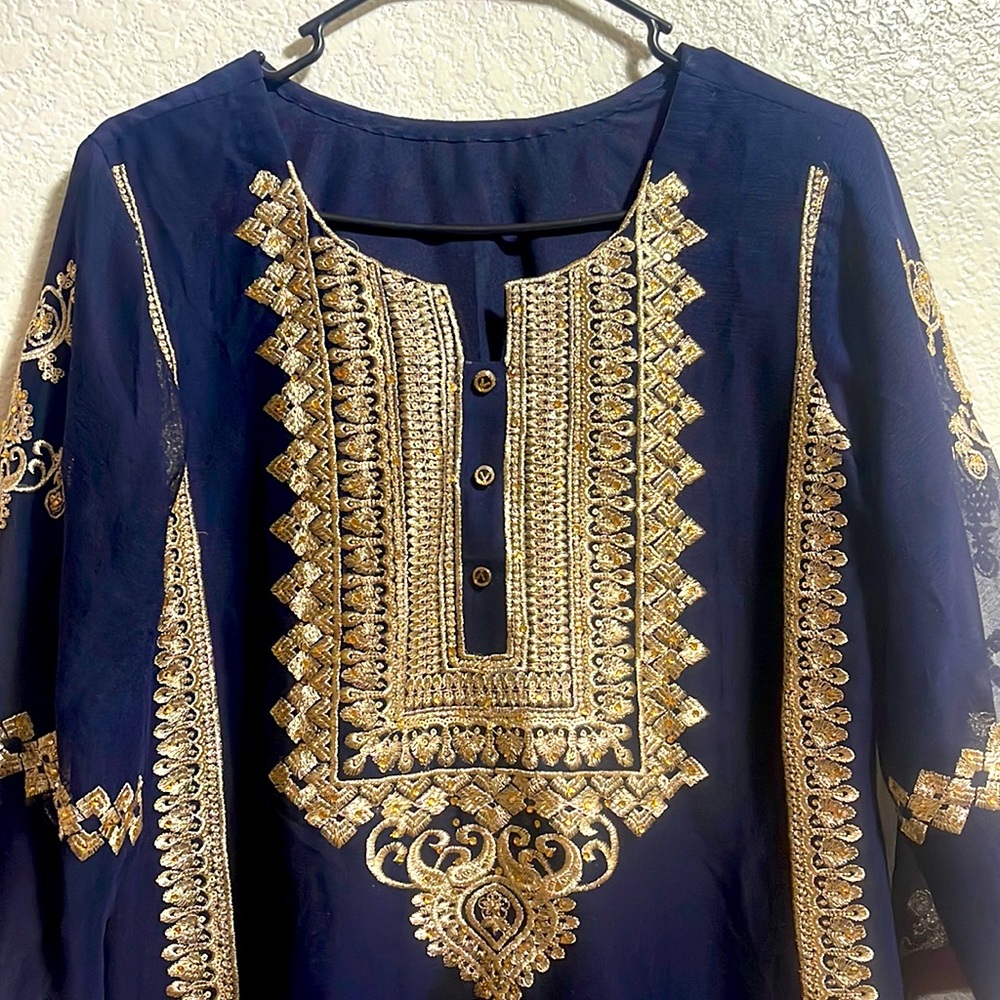 Pakistani ladies party ware suit